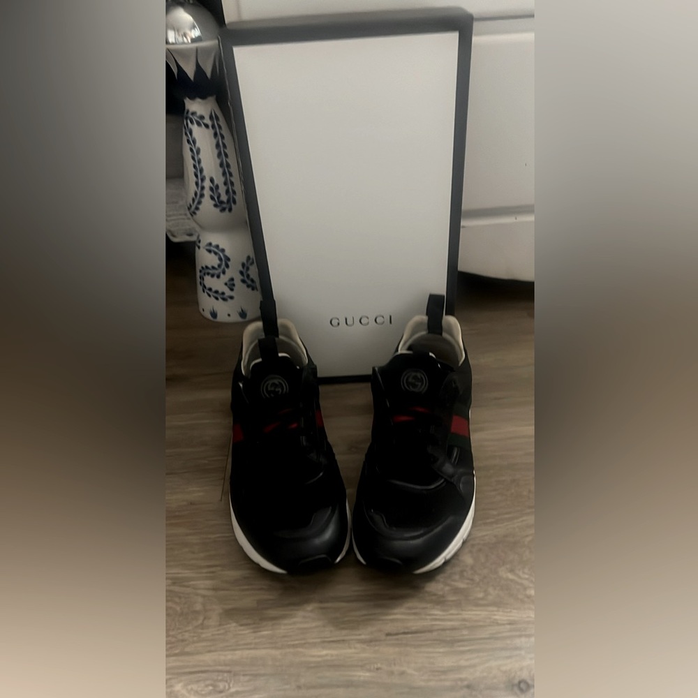COPY - Like New Runner Gucci Sneakers!
